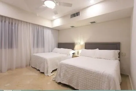 Unique Villa In Playacar- Block From The Beach بلايا ديل كارمن بيت للعطل