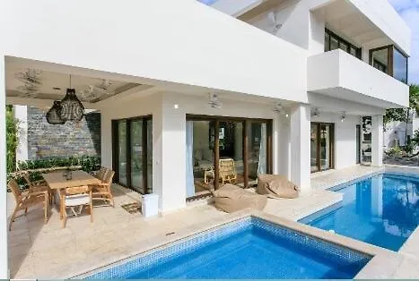 Unique Villa In Playacar- Block From The Beach بلايا ديل كارمن 0*,  المكسيك